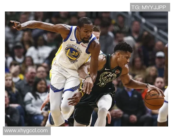 2016年NBA常规赛勇士队与雄鹿队精彩对决回顾与分析 2016年NBA常规赛勇士队与雄鹿队精彩对决回顾与分析