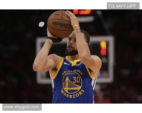 库里三分球总数突破4000大关成历史第一人再创辉煌成就